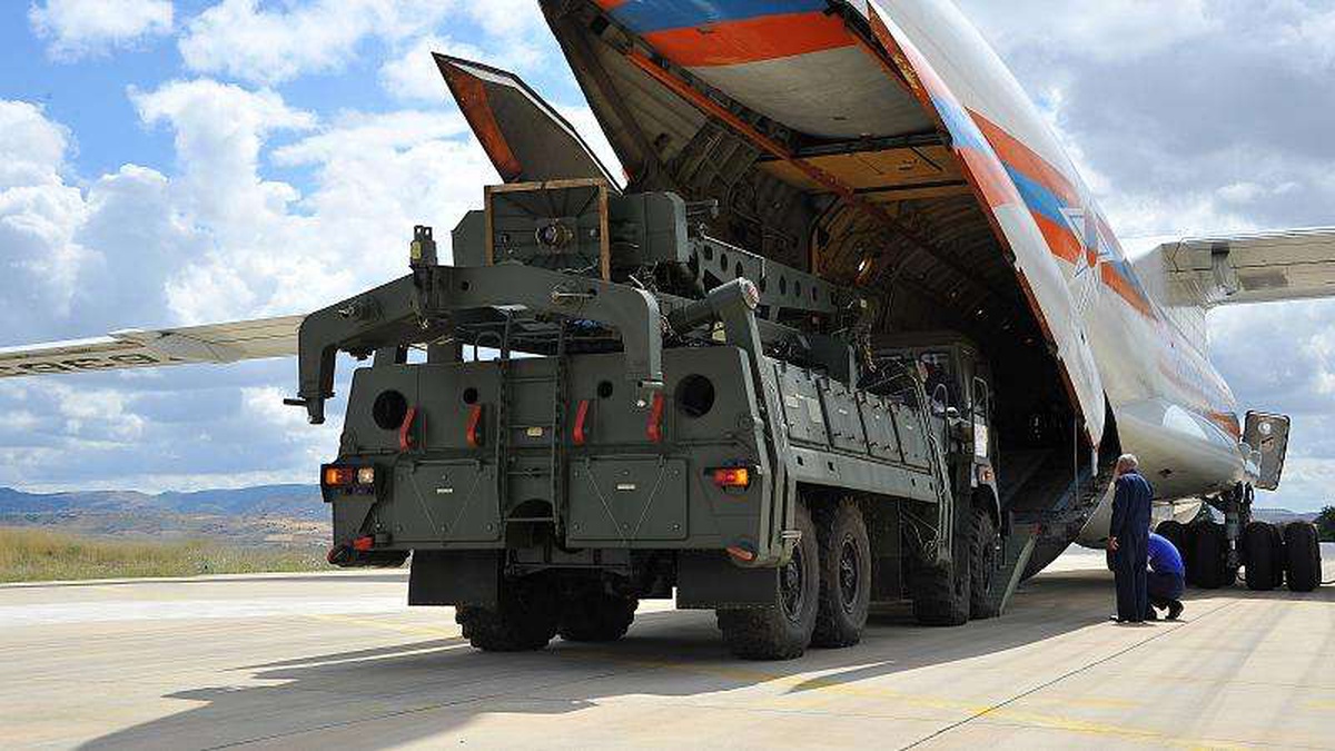 Rusya: S-400\'lerin bazı parçalarının Türkiye ile ortak üretimi için görüşmelerimiz sürüyor