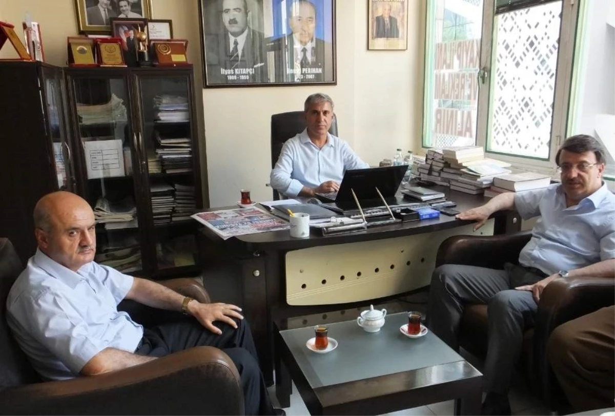 Türkmenoğlu\'ndan 82 yaşına ulaşan Vansesi Gazetesi\'ne tebrik ziyareti