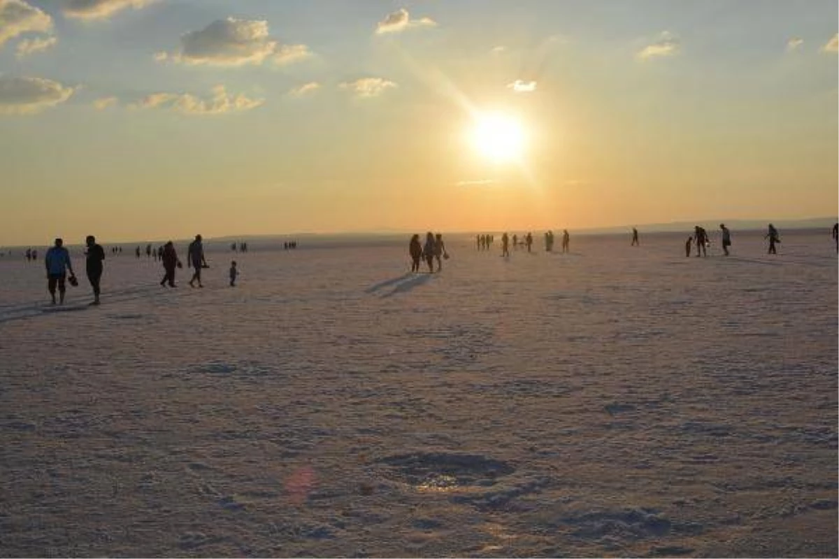 Tuz Gölü\'ne ziyaretçi akını