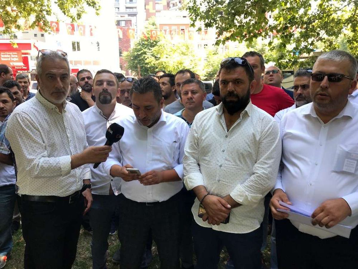 UBER sürücüleri zararlarının tanzimlerini istemek için eylem yaptı