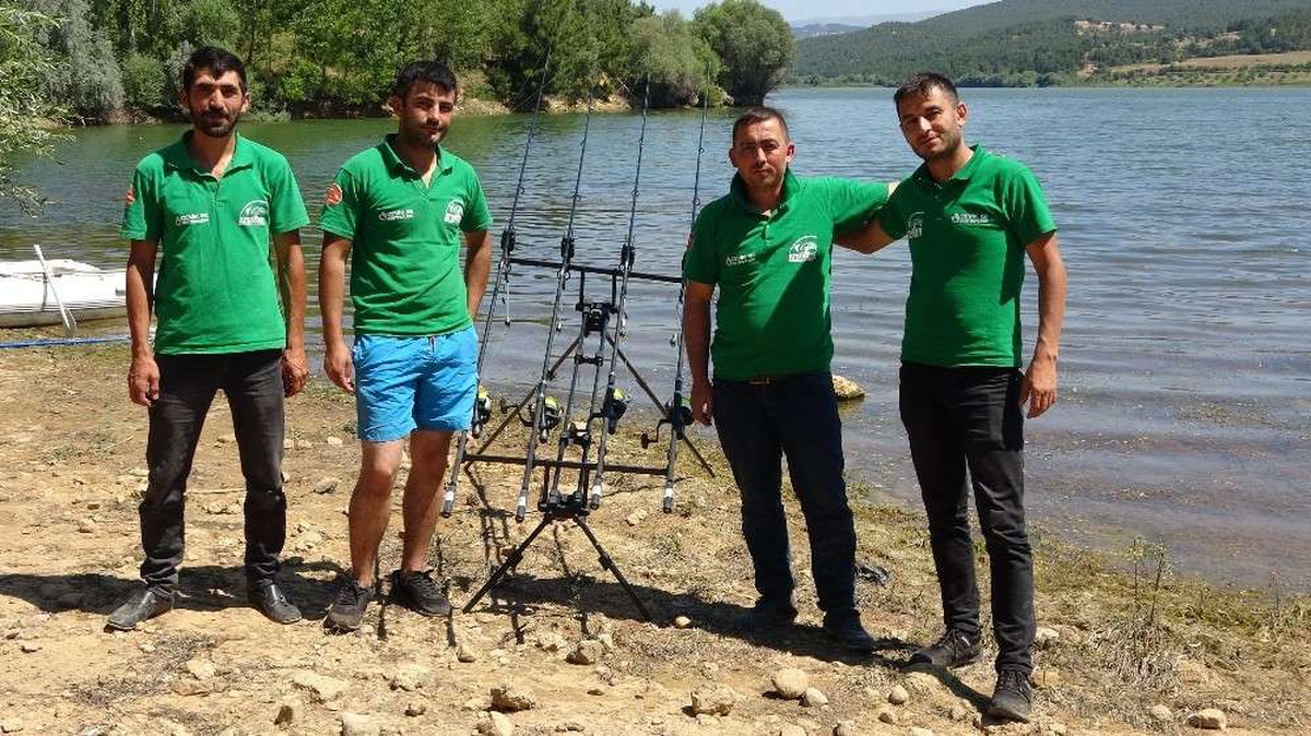 Uşak\'ta olta balıkçıları kıyasıya yarıştı