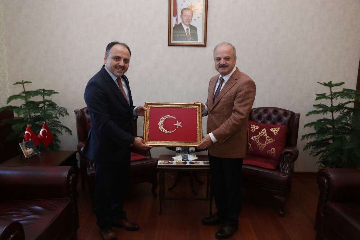 Vali Çakacak, Türkiye Şeker Fabrikaları A.Ş. Genel Müdürü Alkan\'ı kabul etti