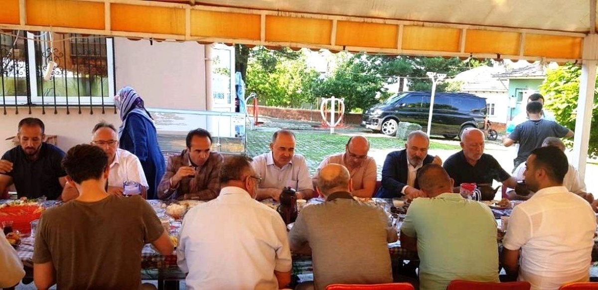 Vali Ersoy, kahvaltıda vatandaşlarla buluştu
