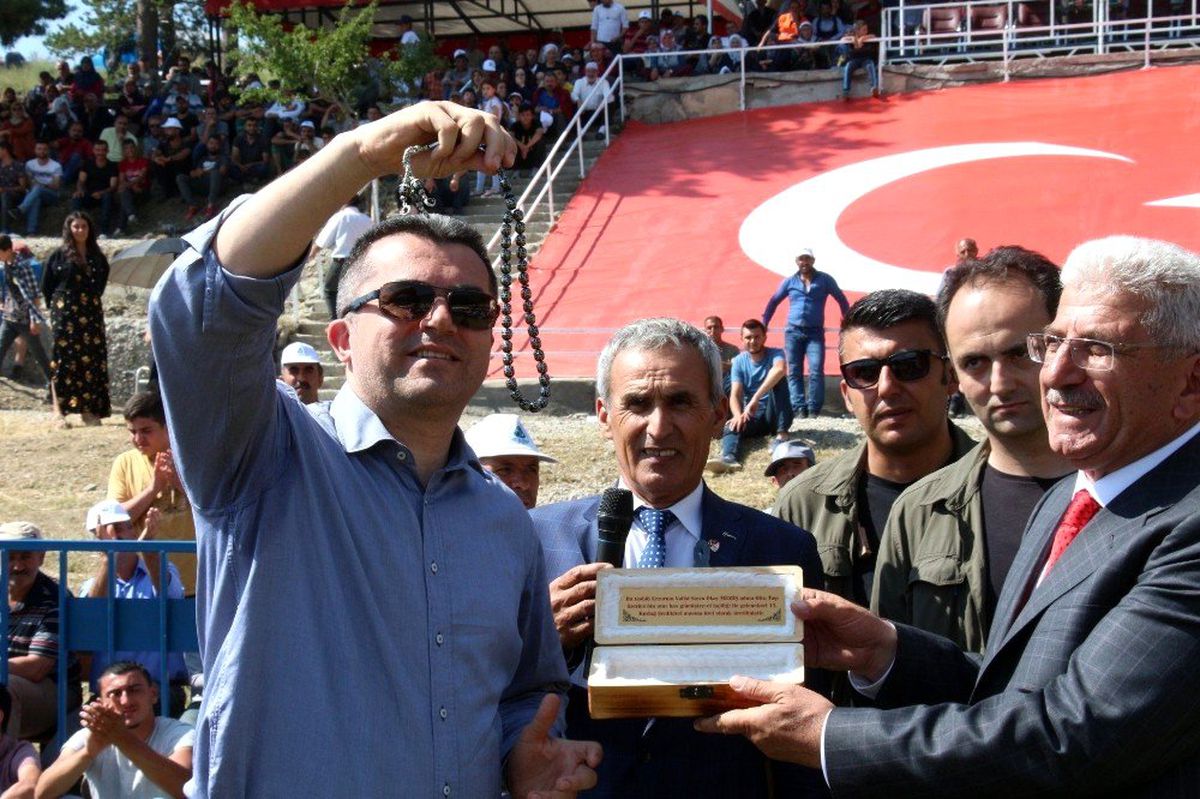 Vali Memiş, Kırdağ Karakucak güreş etkinliğine katıldı