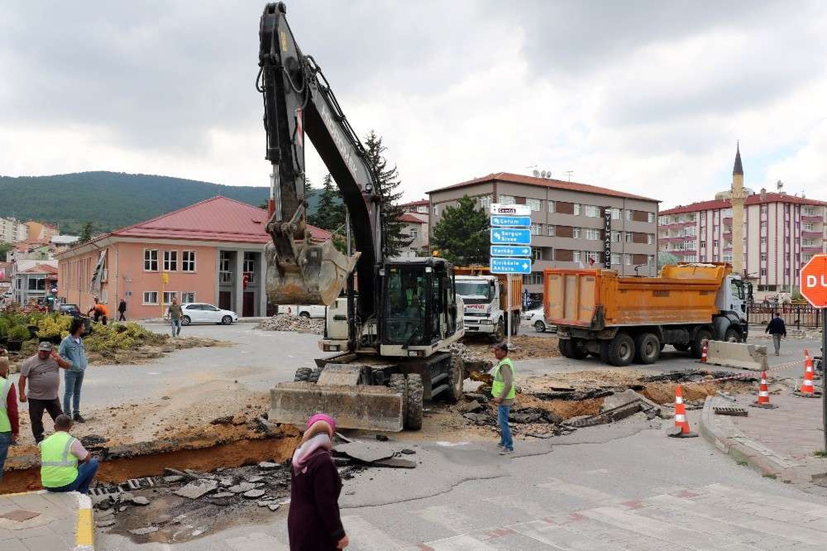 Yozgat dört yol kavşağında asfalt çalışması başladı