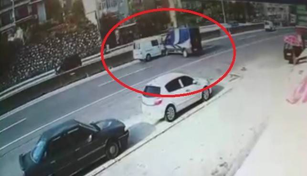 1\'i ağır 2 kişinin yaralandığı kazanın görüntüleri ortaya çıktı