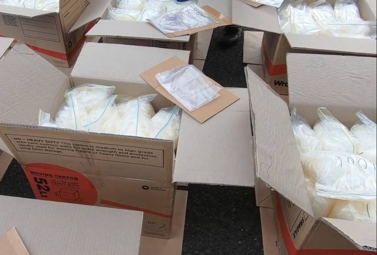 200 milyon dolarlık uyuşturucuyla polis aracına çarptı