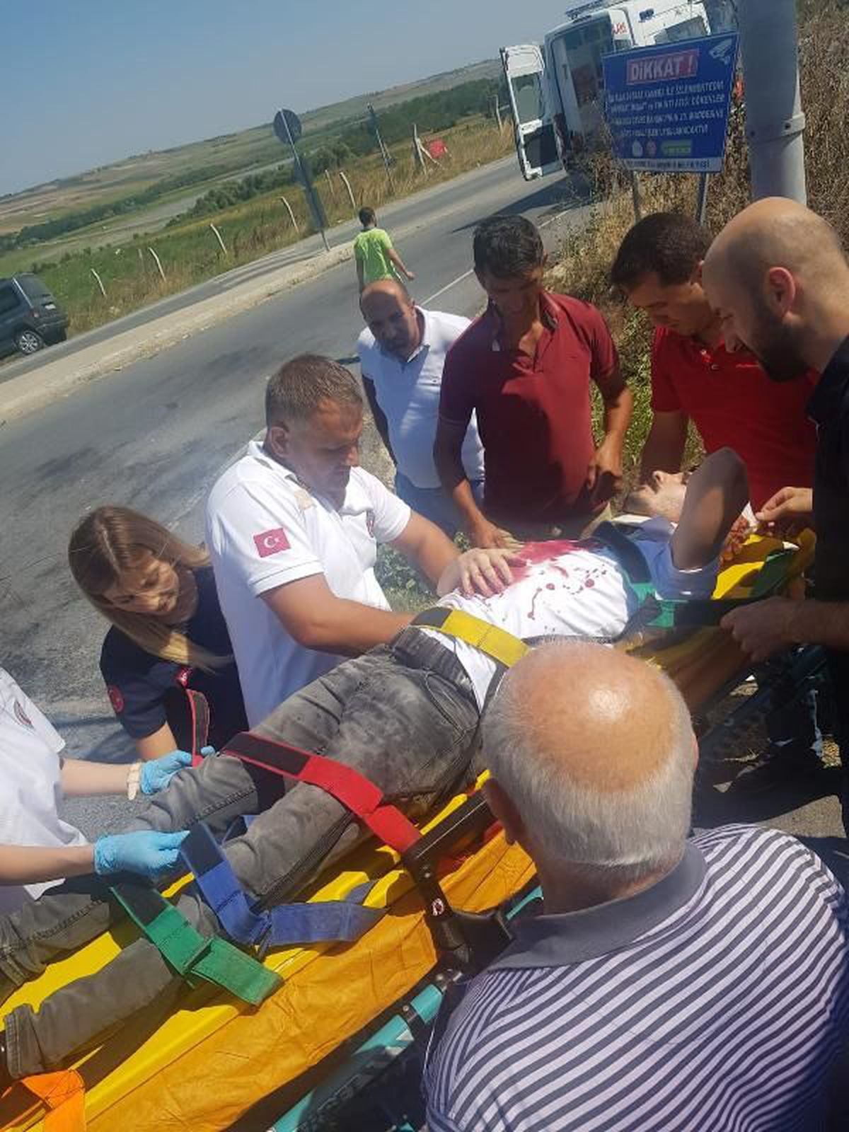 Arnavutköy\'de servis aracı ile otomobil çarpıştı: 4 yaralı