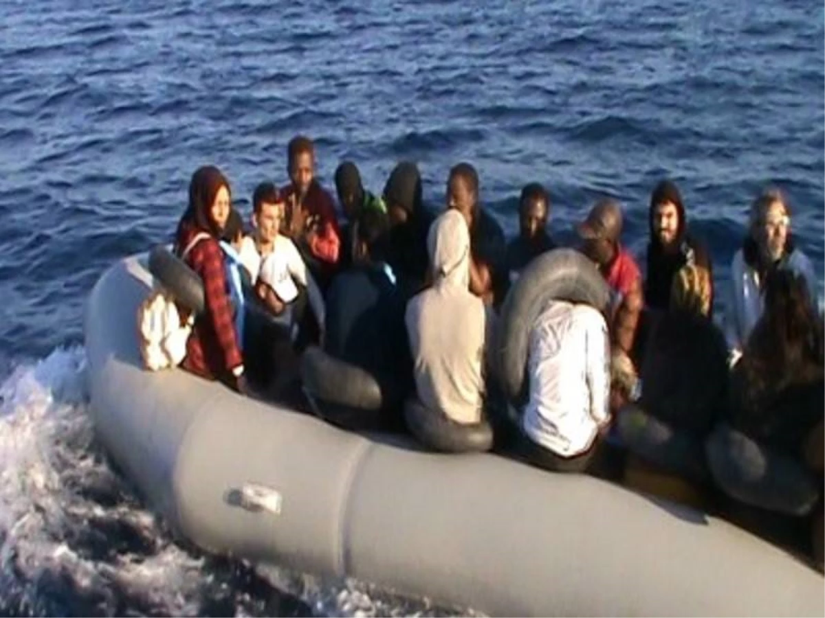 Ayvalık\'ta 45 göçmen Sahil Güvenlik\'ten kaçamadı