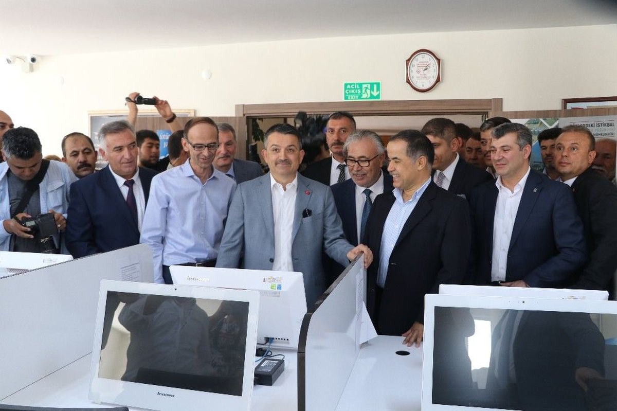 Bakan Pakdemirli: "Türkiye\'de futboldan daha çok konuşulan konu tarım ve hayvancılık"