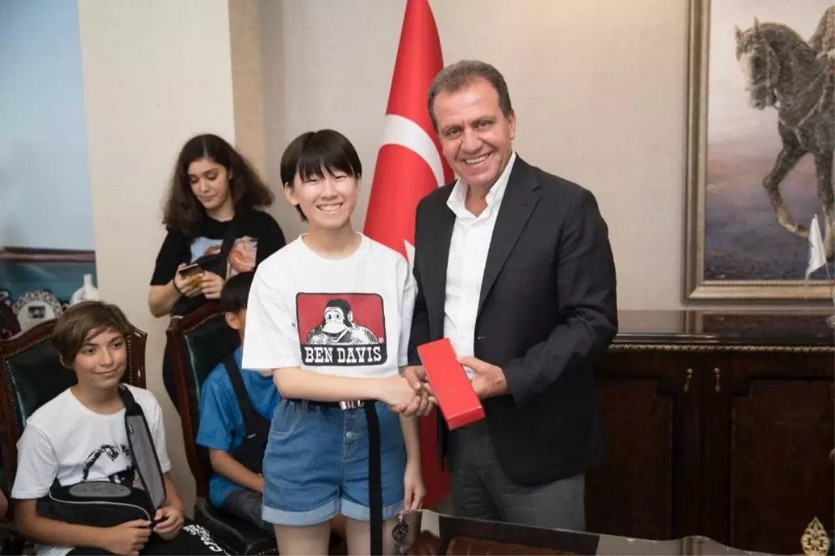 Başkan Seçer, Tatar ve Japon öğrencilerle buluştu