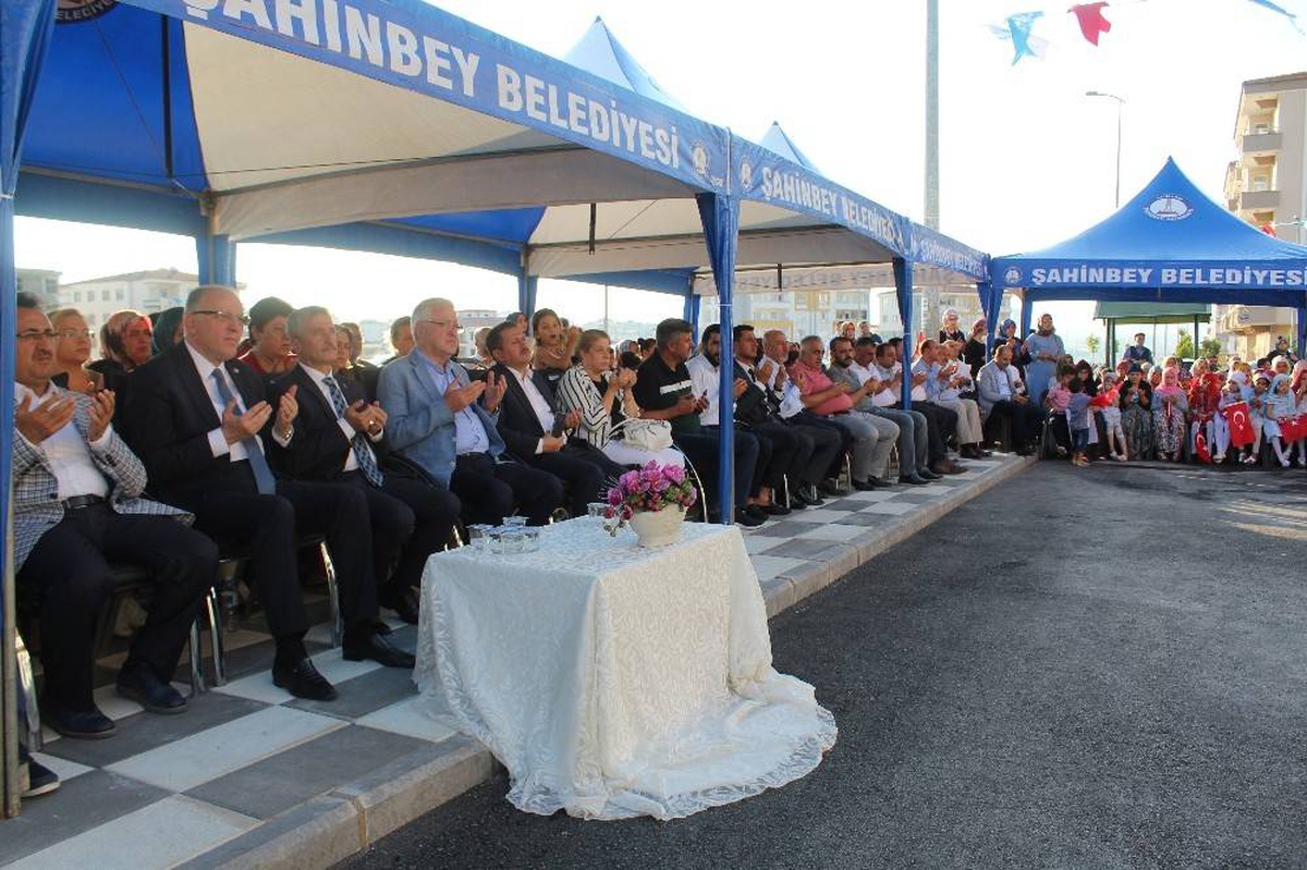 Bülbülzade Mahallesi\'ne yapılan sosyal tesis törenle hizmete açıldı