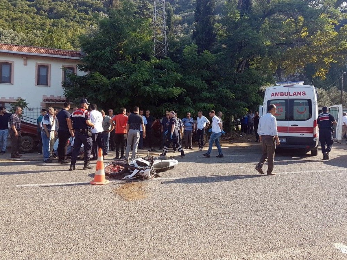 Bursa\'da otomobil ile motosiklet çarpıştı: 2 yaralı