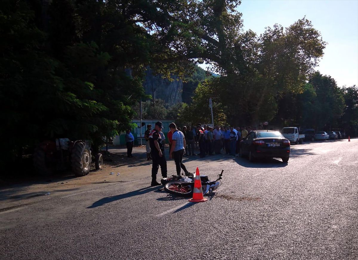 Bursa\'da otomobille motosiklet çarpıştı: 2 yaralı
