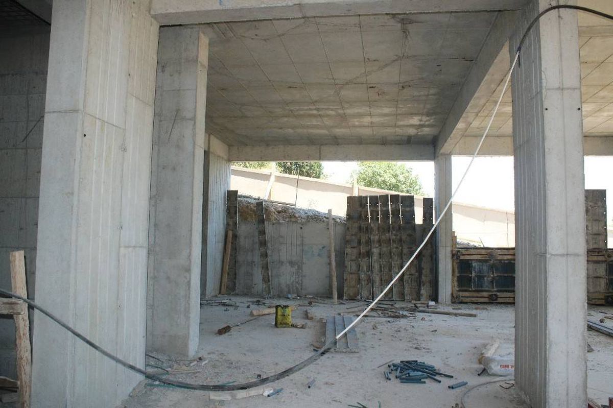 Canını hiçe sayıp elektrik akımı olan kabloyu çaldı