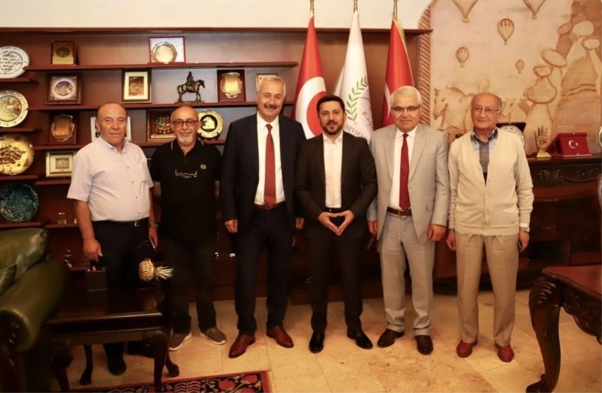 CHP milletvekili Sarıaslan, Belediye Başkanı Arı\'yı ziyaret etti