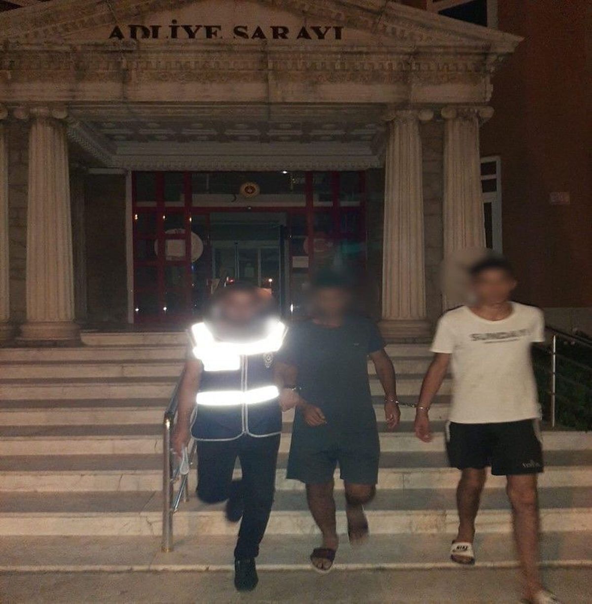 Didim\'de çalıştıkları işyerini soyan hırsızlar tutuklandı