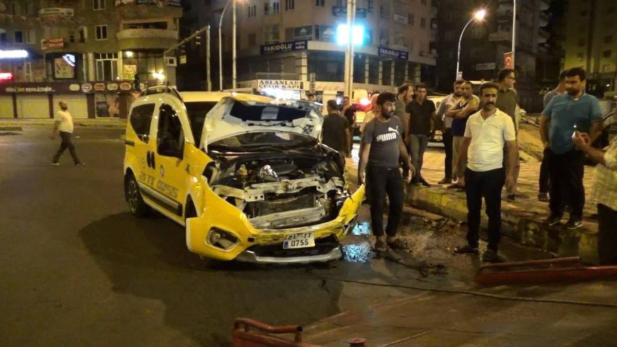 Diyarbakır\'da trafik kazası: 2 yaralı