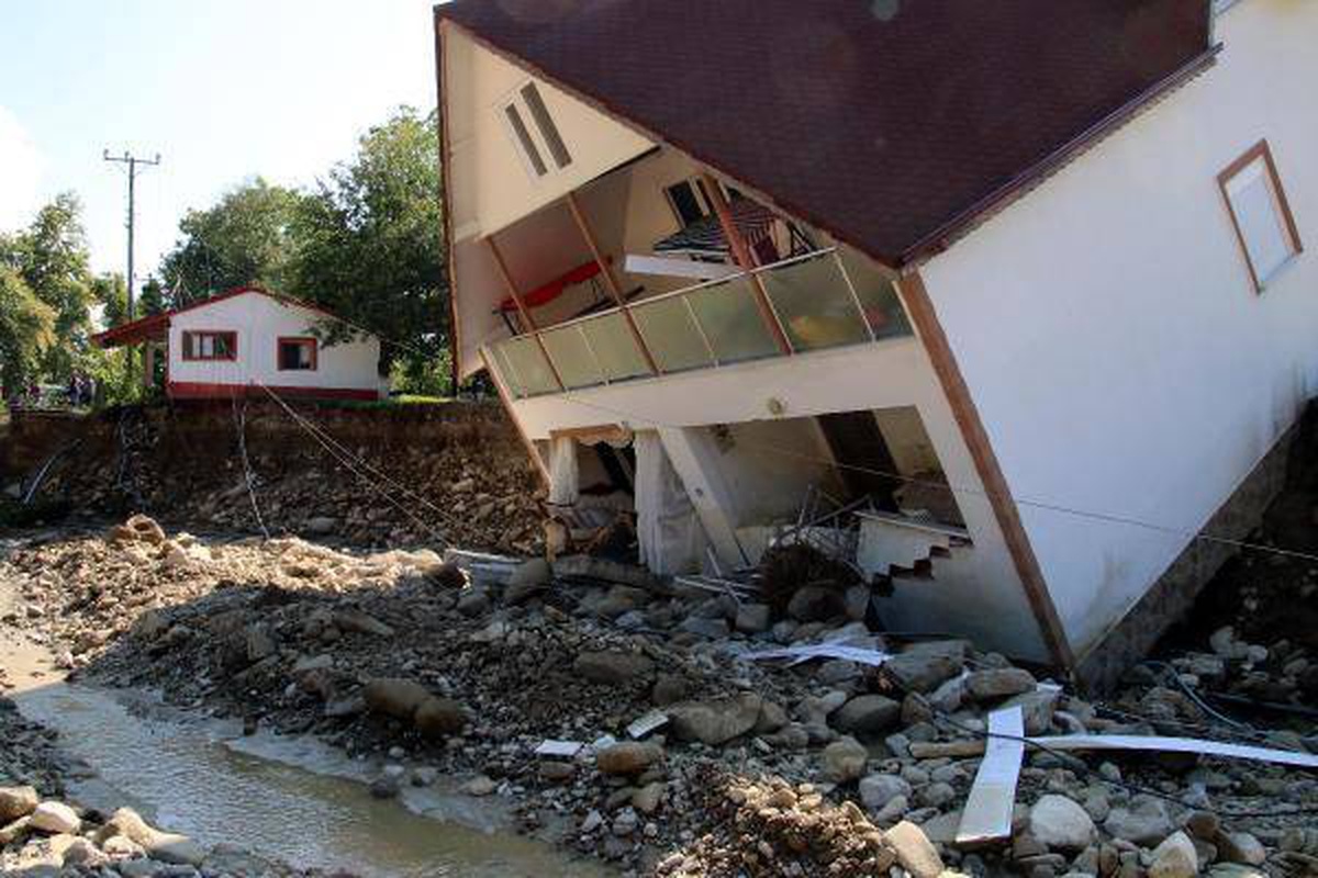 Düzce\'de selin bilançosu: 100 bina yıkıldı, 1687 çiftçi zarar gördü