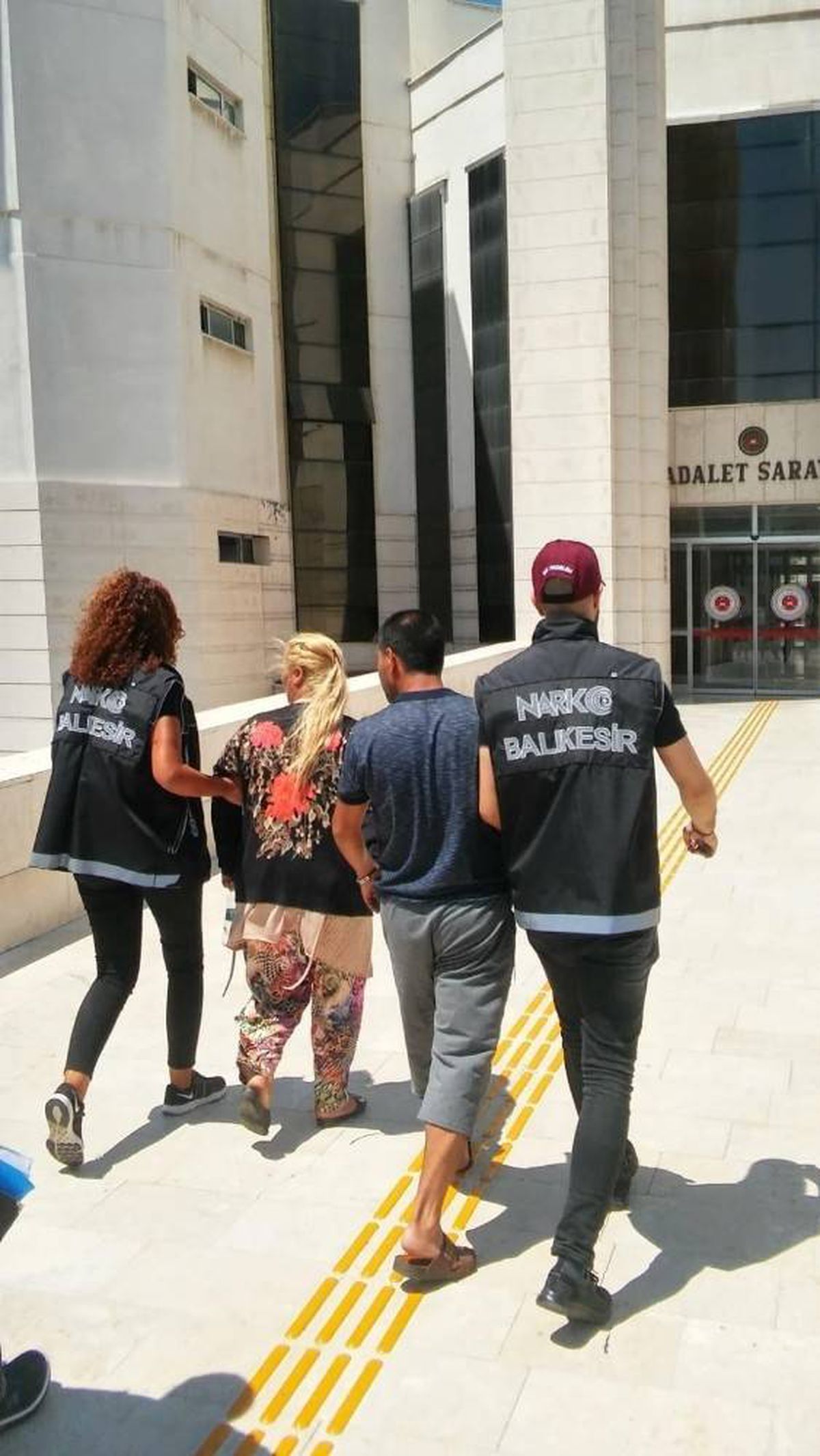 Edremit\'te uyuşturucu operasyonu 2 tutuklama
