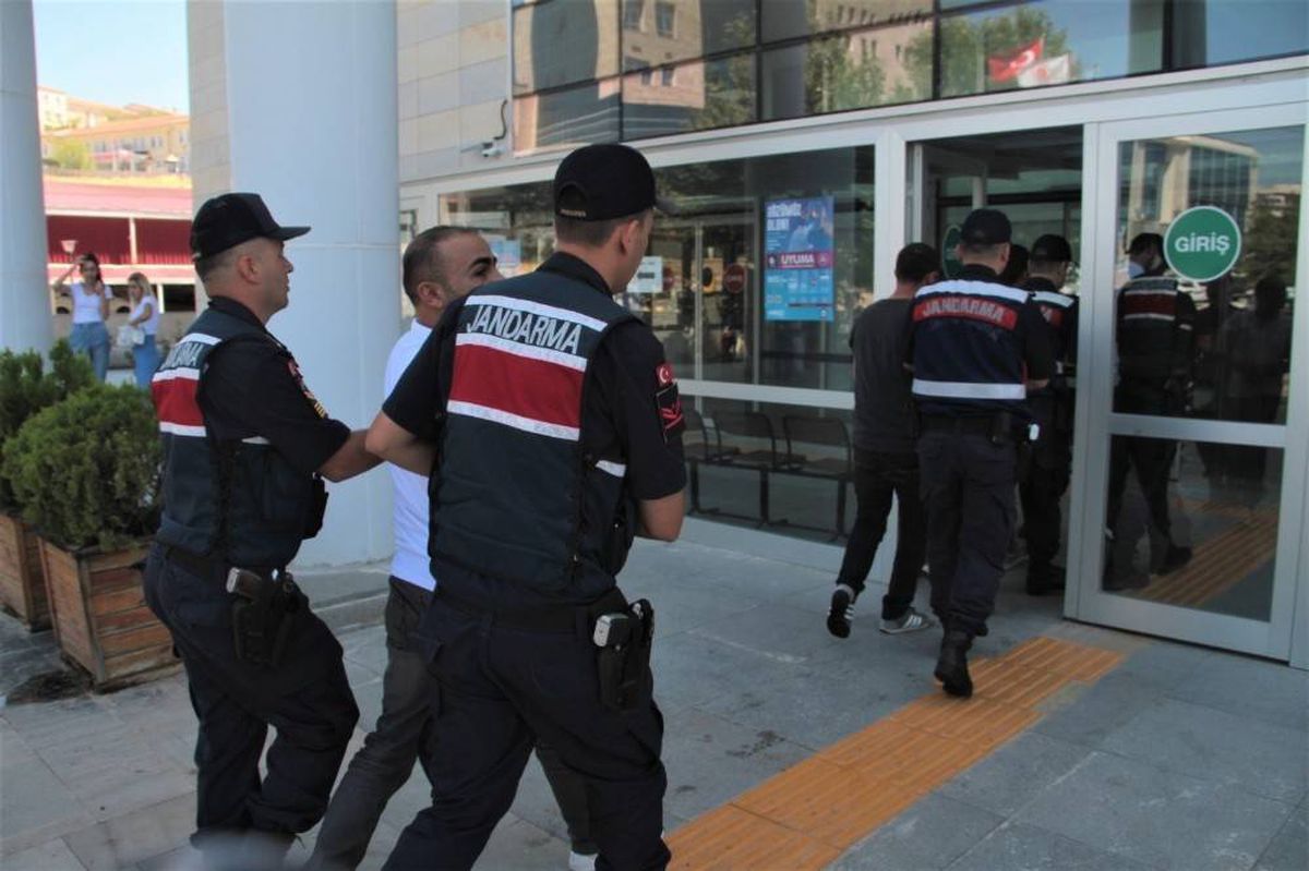 Elazığ merkezli 3 ilde silah ticareti operasyonu: 4 şüpheli adliyede