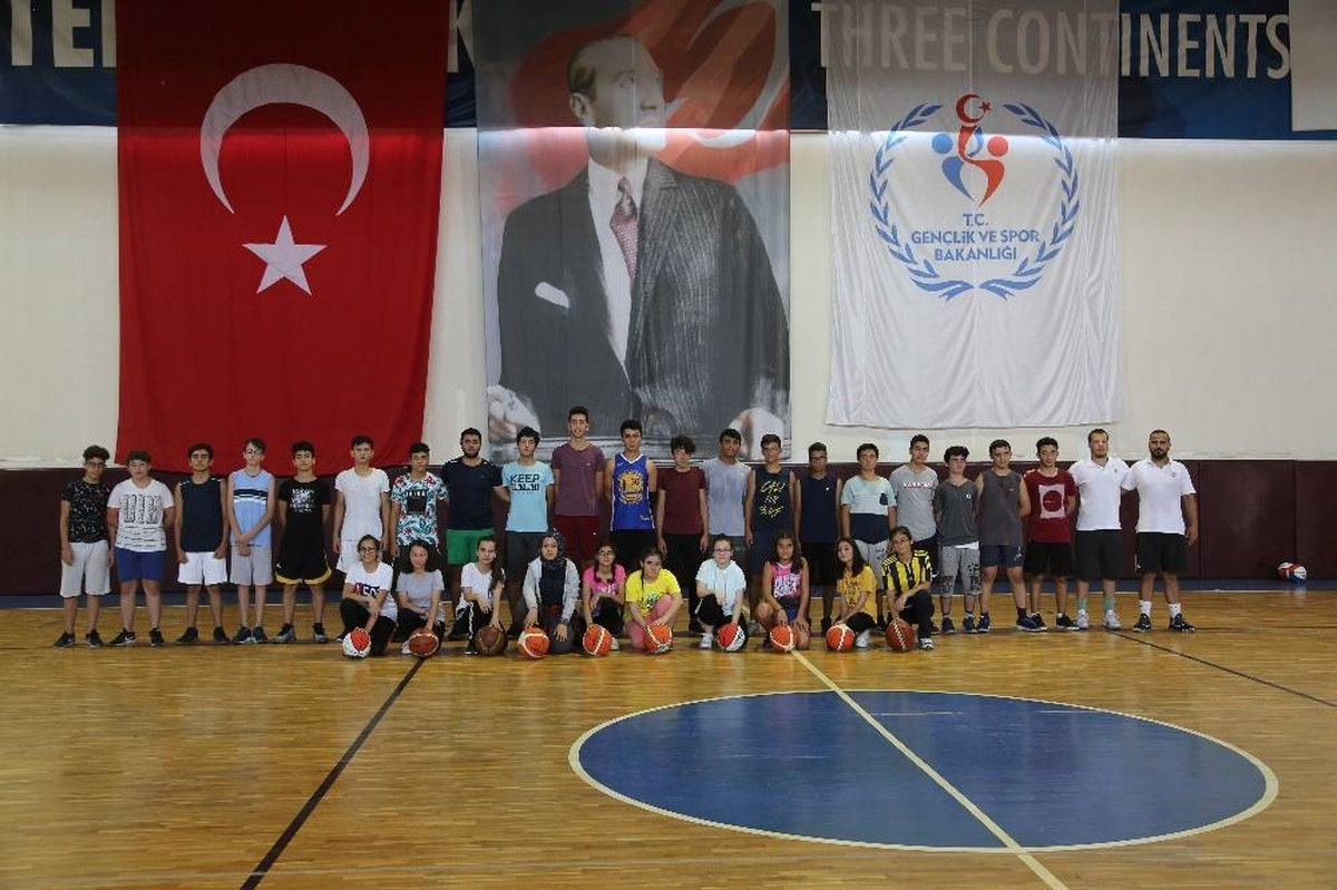 Erdemli Belediyesi\'nden basketbol kursu