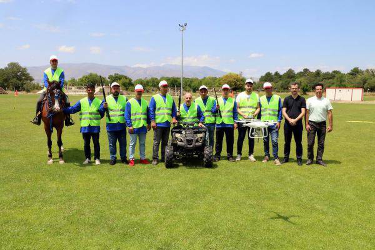 Erzincan\'da atlı, ATV ve drone\'lu kurban yakalama timi