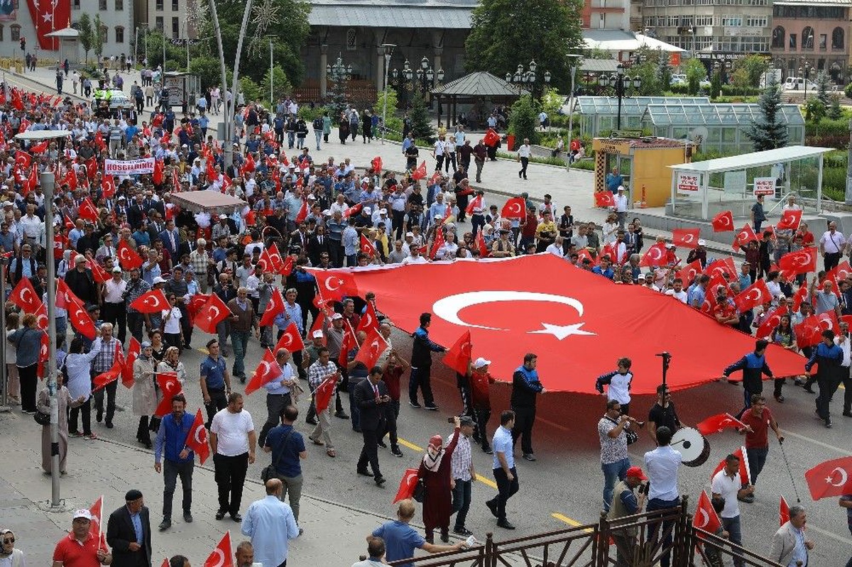 Erzurum Kongresinin 100. yılı büyük bir coşkuyla kutlandı