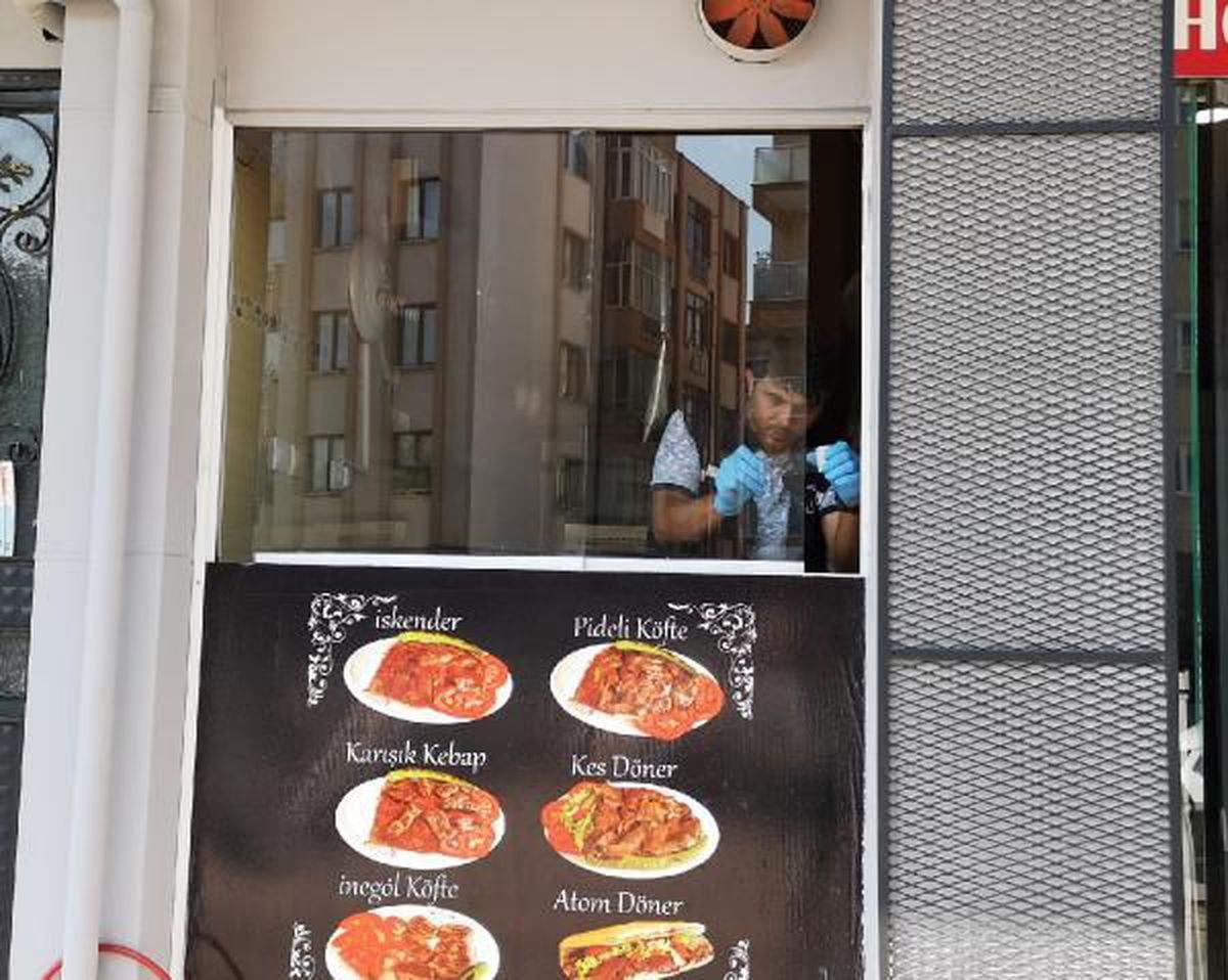 Hırsızlık şüphelisi giyimiyle dikkat çekti