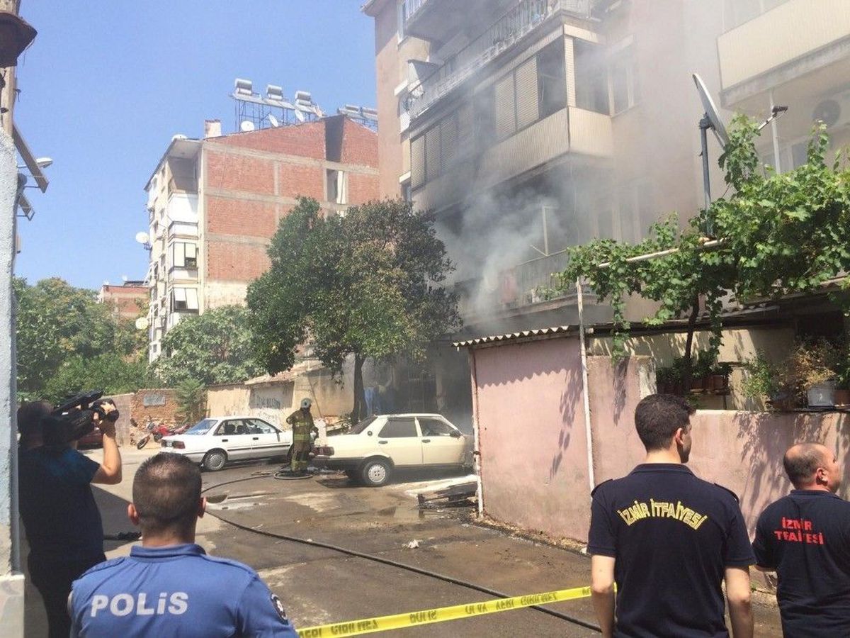 İzmir\'de bir ilçeyi hareketlendiren yangın