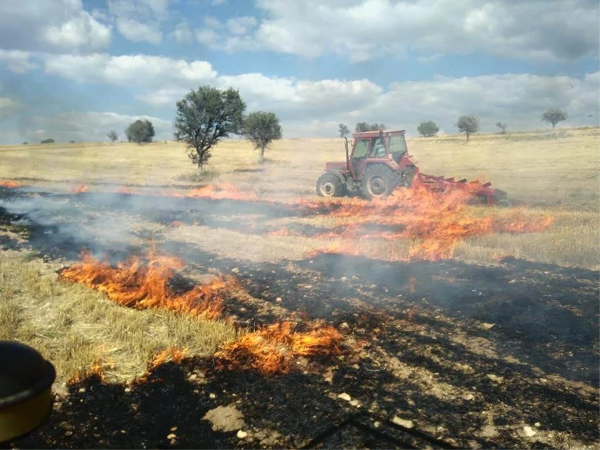Konya\'da tarlalar alev alev yandı