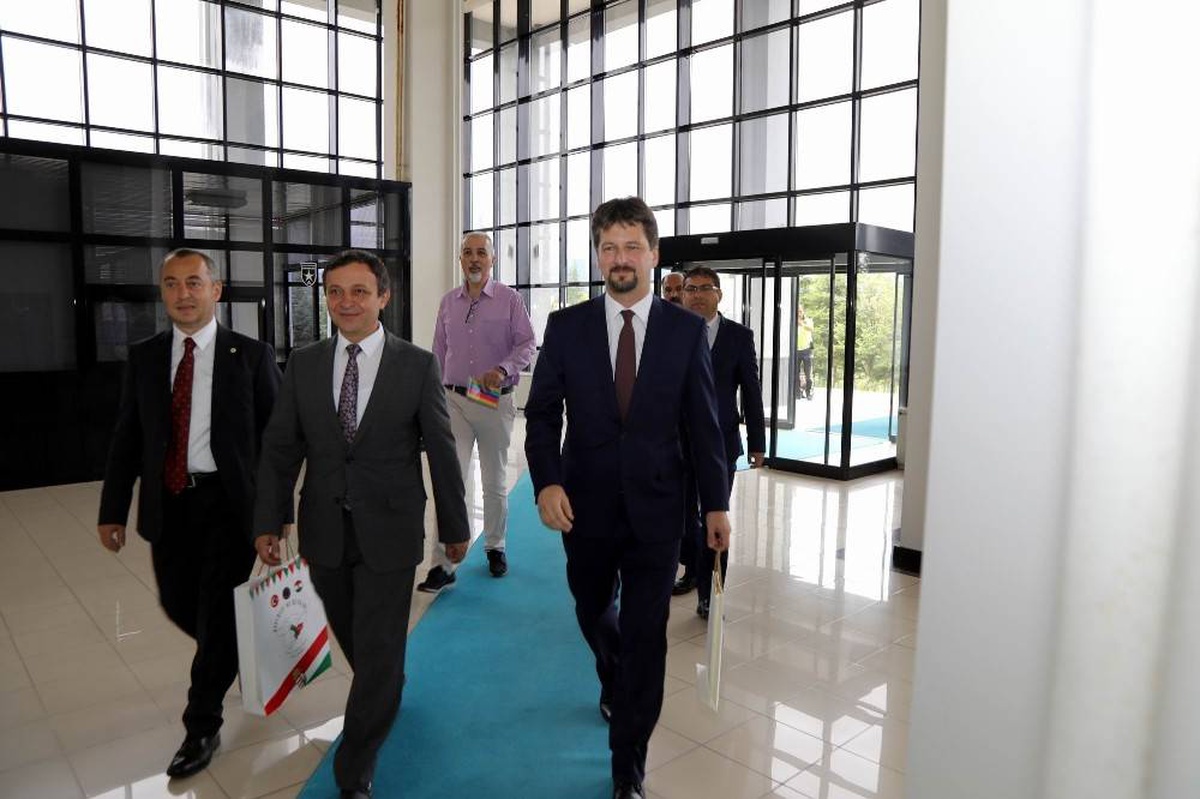Macaristan\'ın Ankara Büyükelçisi, ERÜ Rektörünü Ziyaret Etti