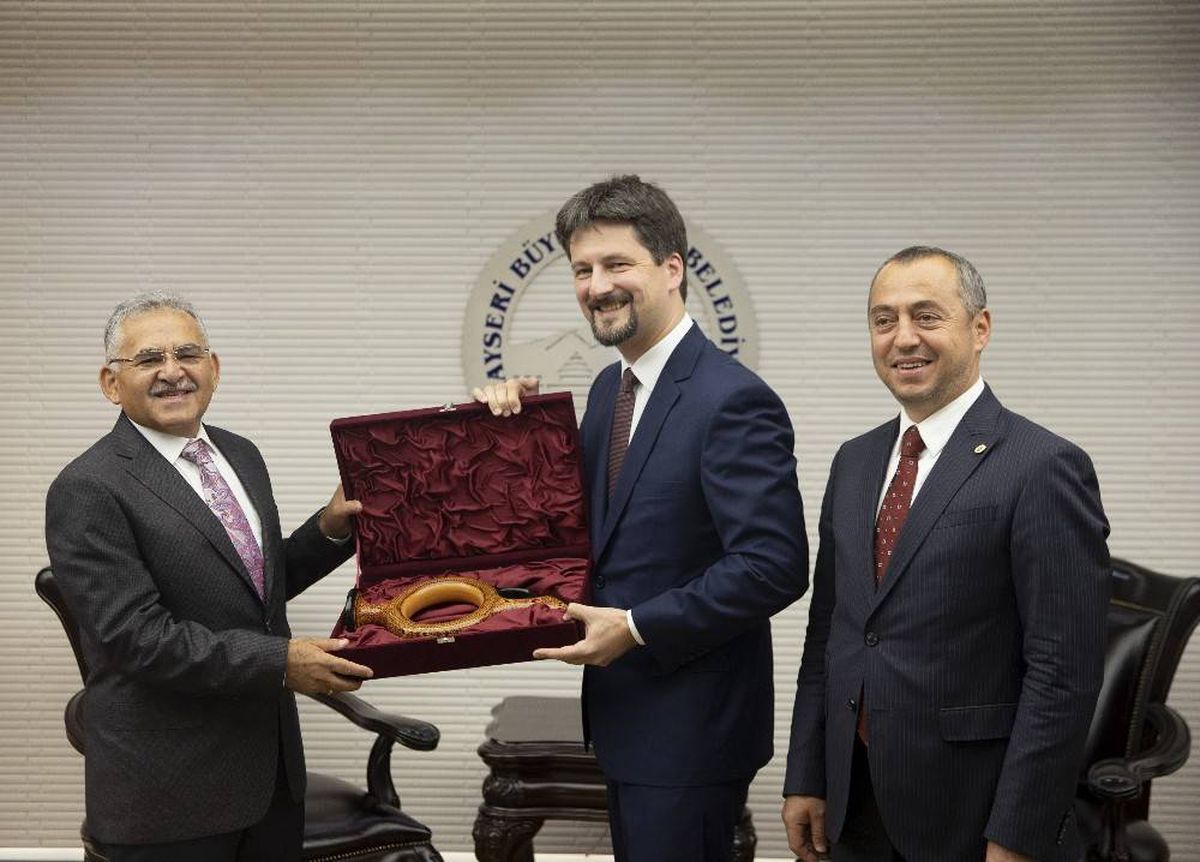 Macaristan\'ın Ankara Büyükelçisi Victor Matis, Başkan Büyükkılıç\'ı ziyaret etti