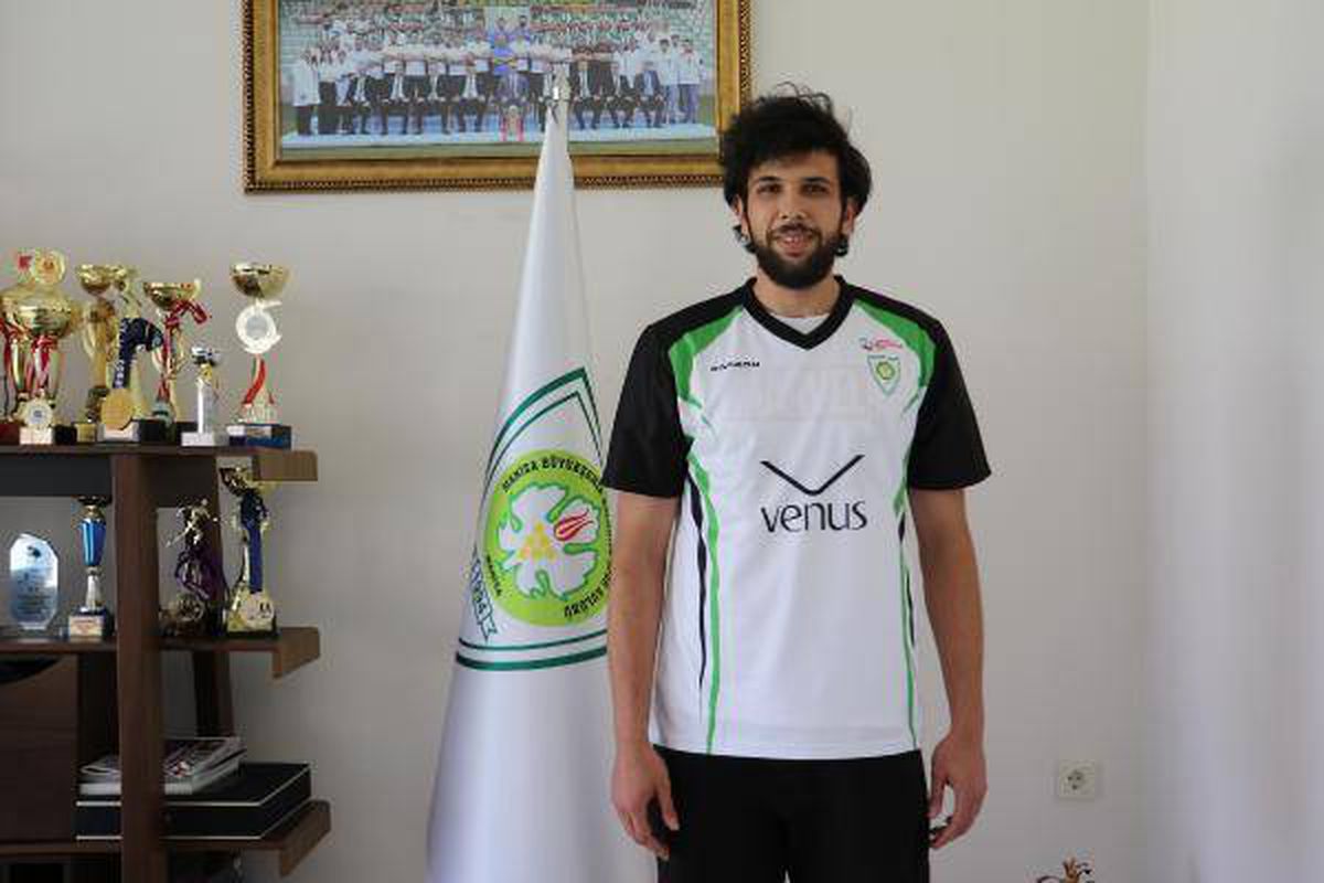 Manisa BŞB\'de pivot Tolga imzaladı