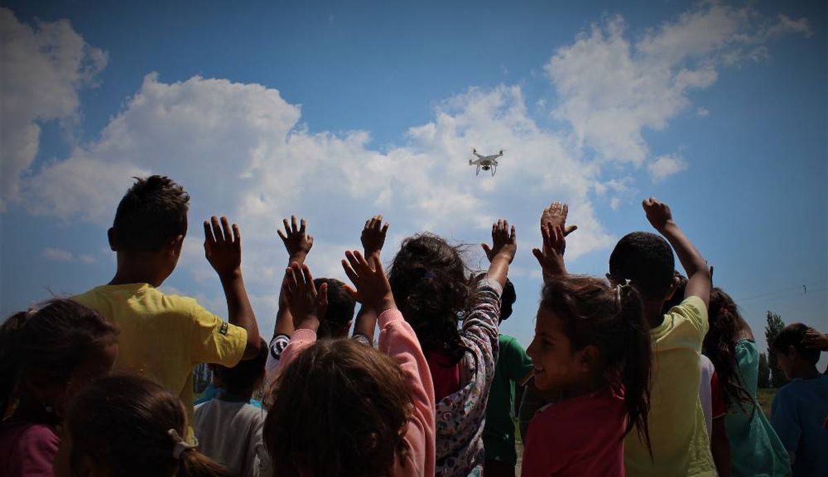 Mevsimlik işçi çocuklarının drone ile tanışması