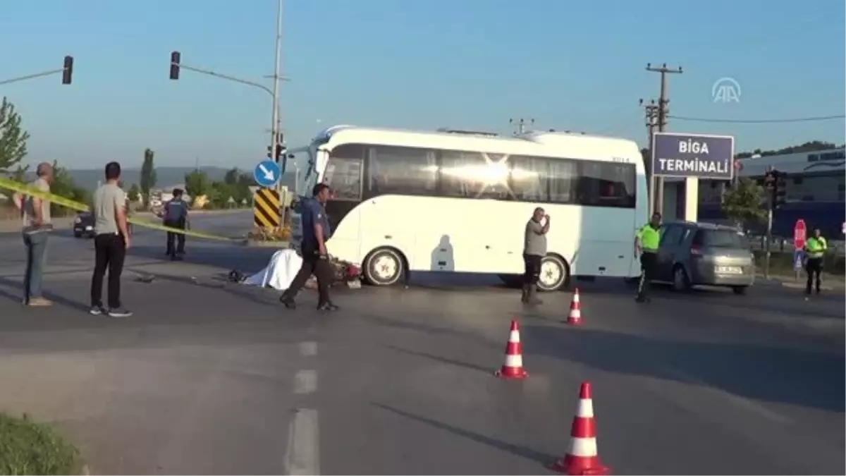 Minibüsle çarpışan motosikletin sürücüsü hayatını kaybetti