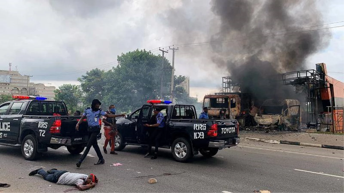 Nijerya\'nın başkentinde Şii protestocularla polis çatıştı: Biri polis en az iki kişi öldü