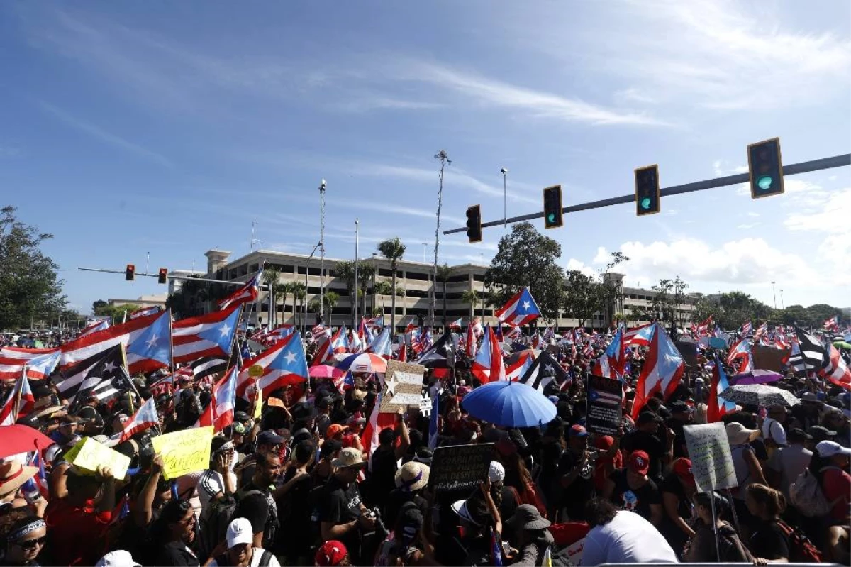 Porto Riko\'da yüz binler valinin istifasını istiyor
