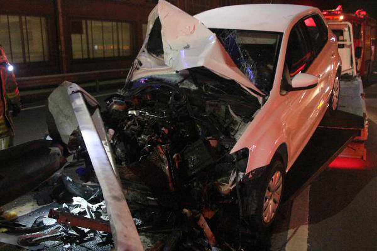 Sarıyer\'de kaza: Hurdaya dönen otomobilden yara almadan kurtuldu