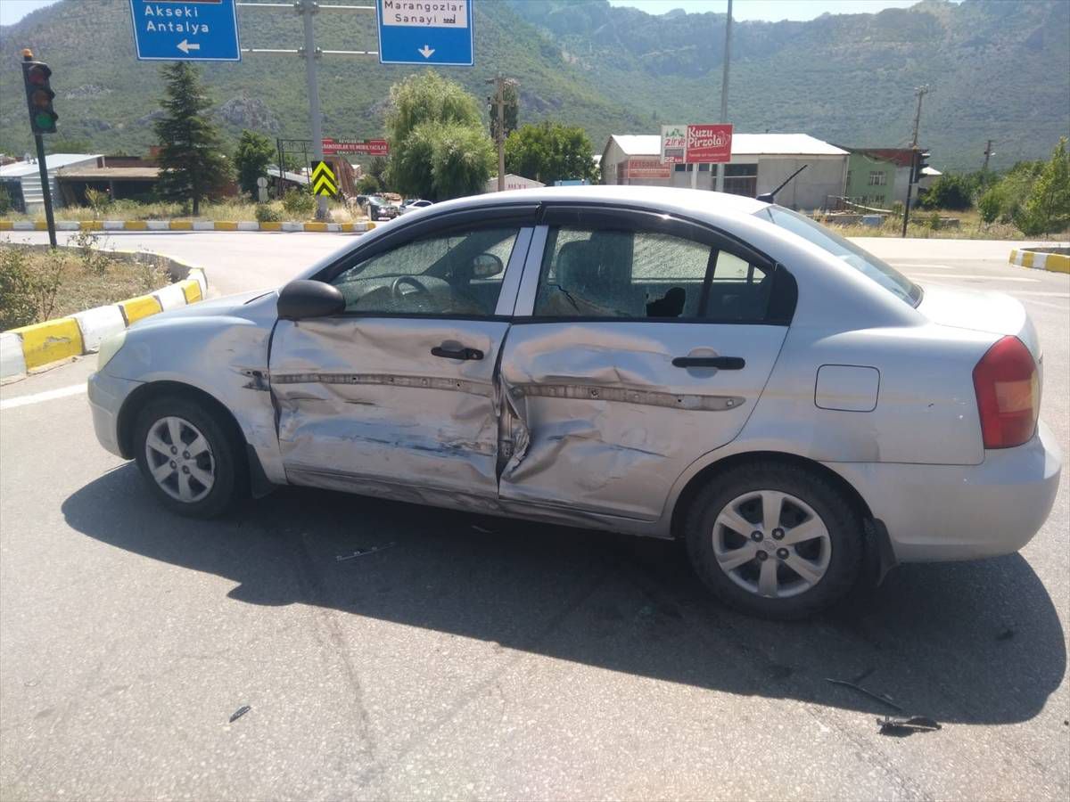 Seydişehir\'de trafik kazası: 2 yaralı