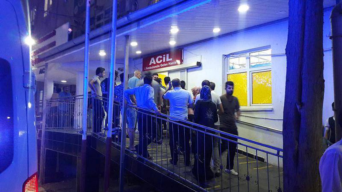 Suriye tarafından atılan roket Şanlıurfa\'ya düştü: En az 6 yaralı