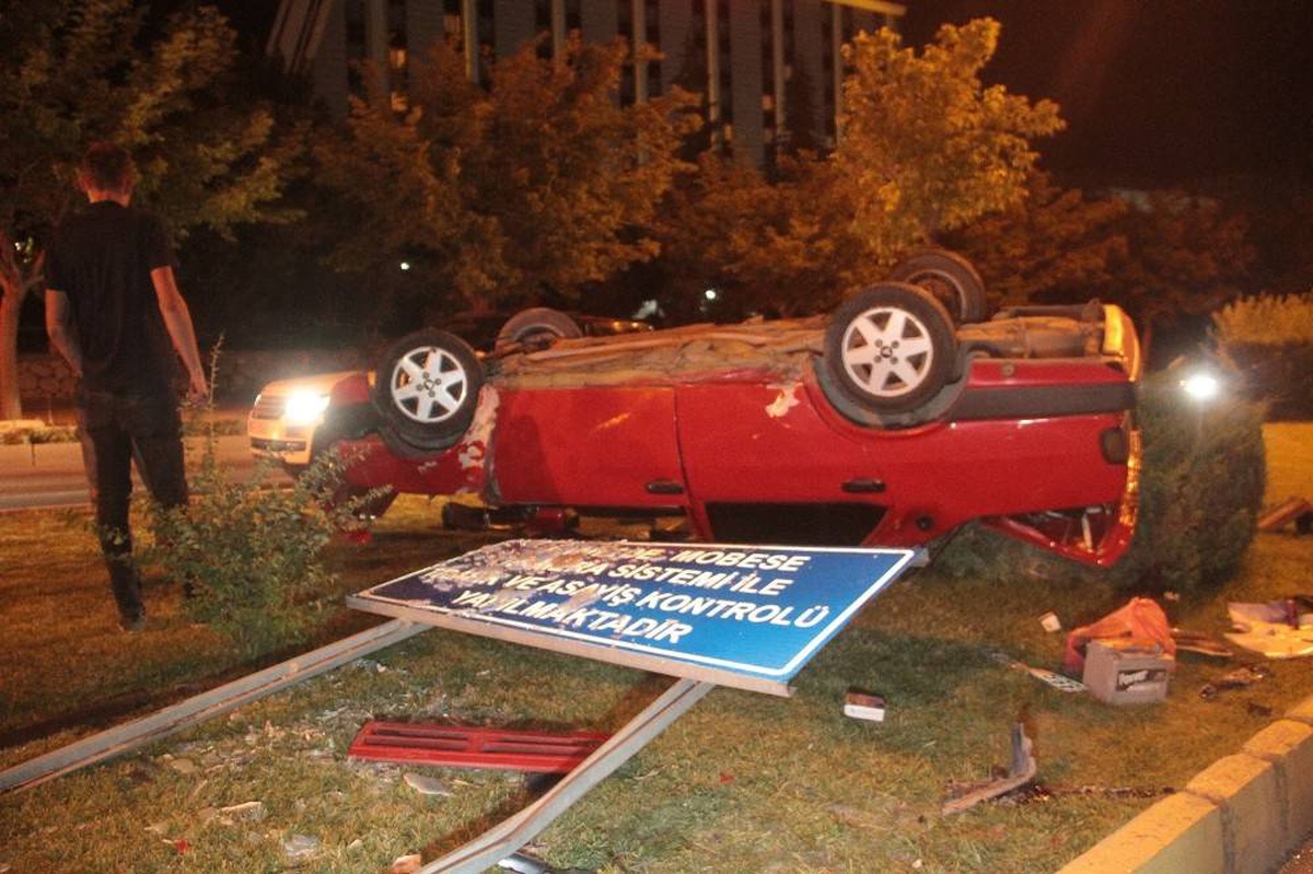 Takla atan otomobilden yara almadan kurtuldular