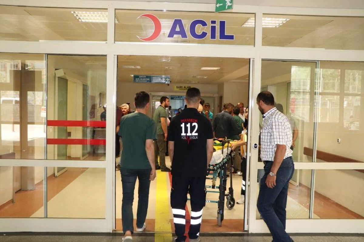 Traktörden düşen kadın ağır yaralandı