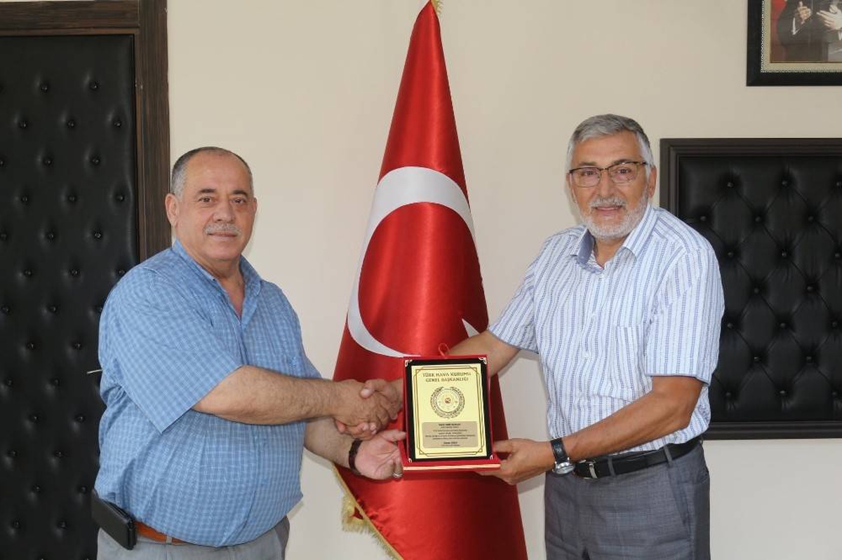 Türk Hava Kurumundan Kadir Bozkurt\'a teşekkür plaketi