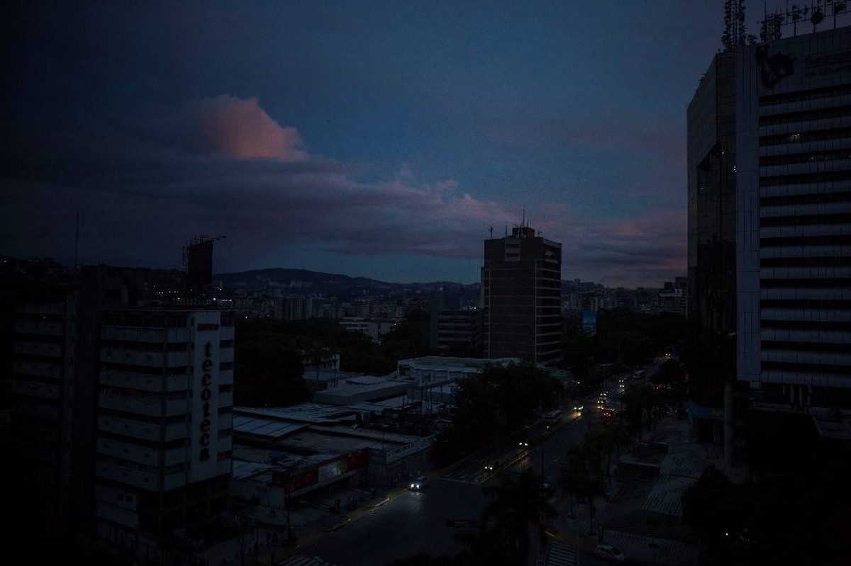 Venezuela\'da 23 eyaletten 18\'i karanlıkta
