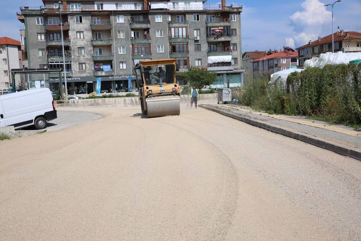 Yol ekipleri çalışmalarını sürdürüyor