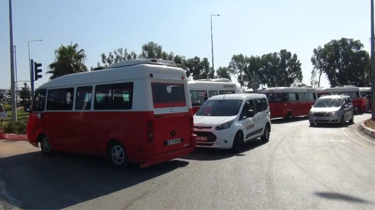 Yolu trafiğe kapatıp, kontak kapattılar