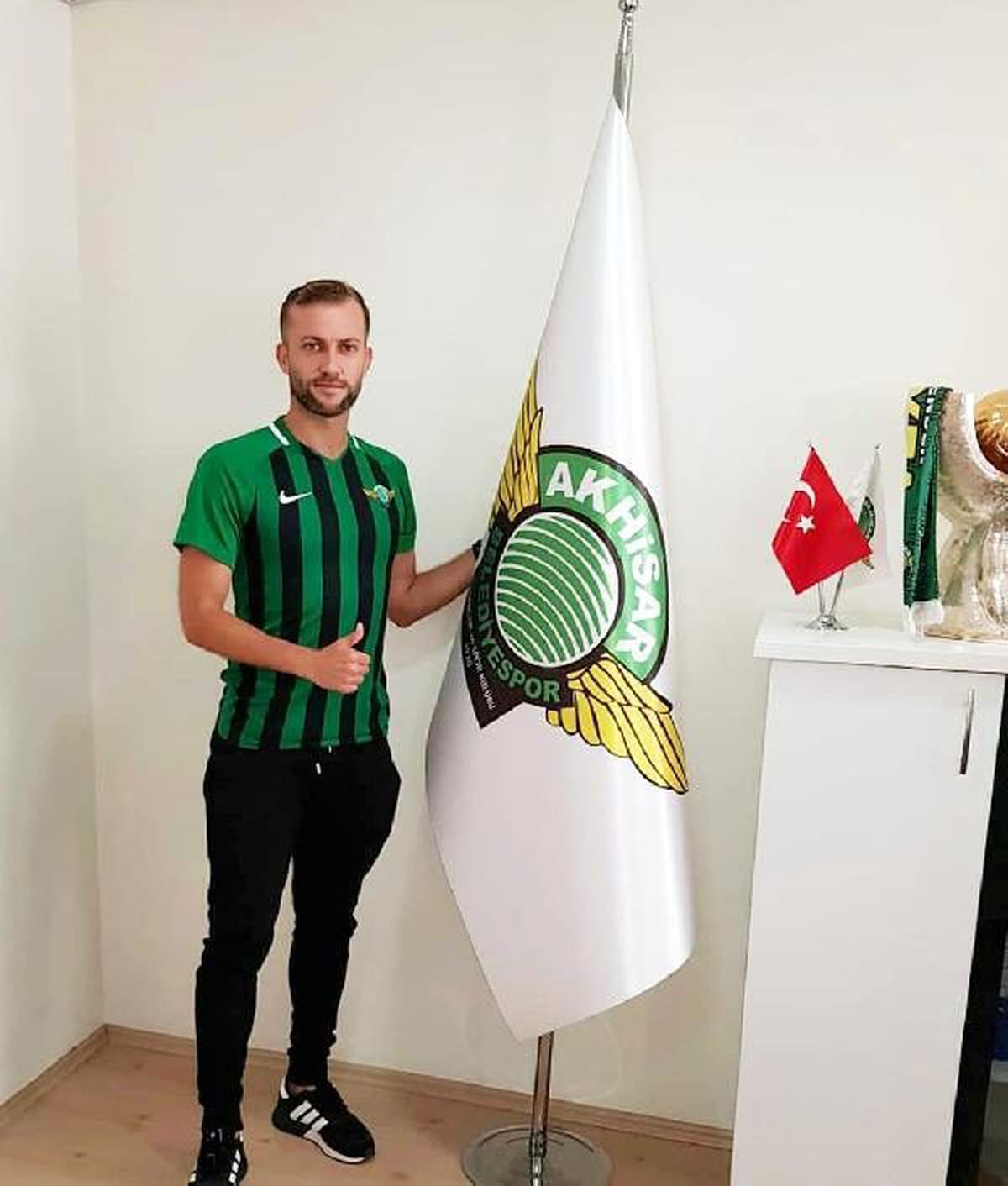 Akhisarspor\'dan imza şov