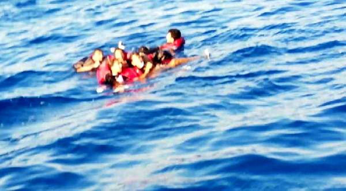 Bodrum\'da batan göçmen teknesinde kaybolan çocuk aranıyor