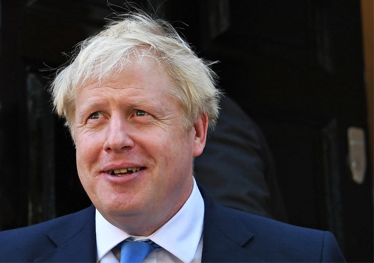 Boris Johnson hükümeti kurma görevini aldı